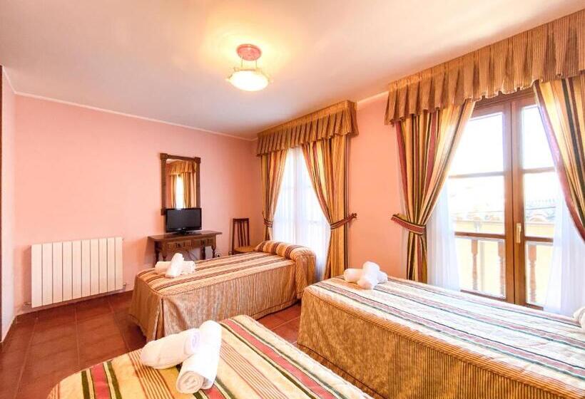 스탠다드 트리플 발코니 룸, Posada Los Leones