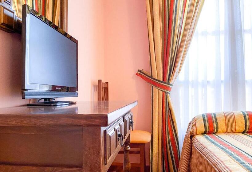 스탠다드 트리플 발코니 룸, Posada Los Leones