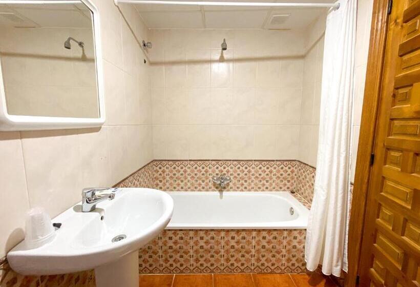 스탠다드 트리플 발코니 룸, Posada Los Leones