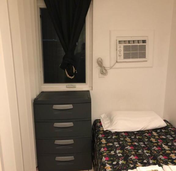 스탠다드 룸 공동 욕실, Crown Inn & Suites