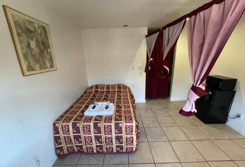 إستوديو قياسى, Crown Inn & Suites