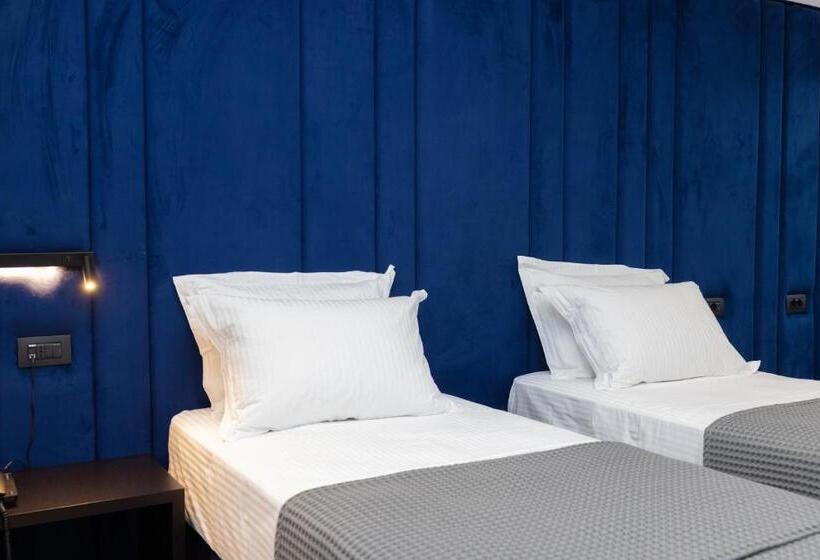 デラックストリプルルーム, Lans