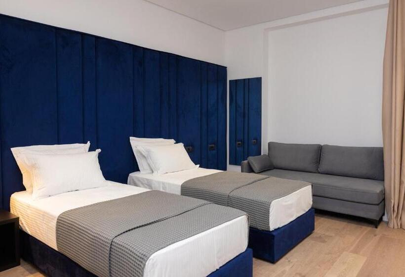 デラックストリプルルーム, Lans