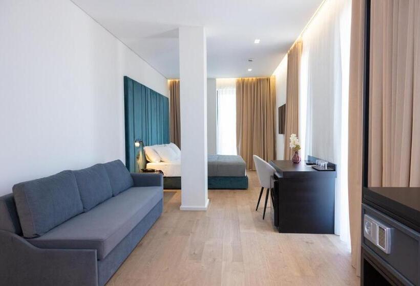 デラックスファミリールーム, Lans