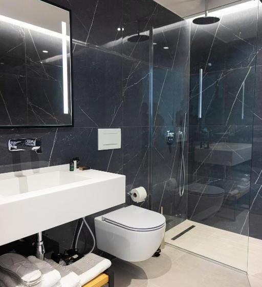 デラックスファミリールーム, Lans