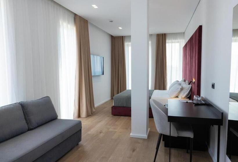 オーシャンビューのデラックストリプルルーム, Lans