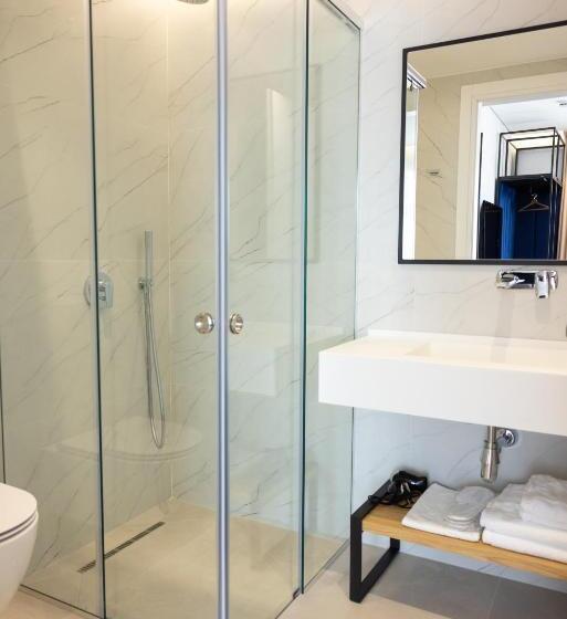 デラックストリプルルーム, Lans