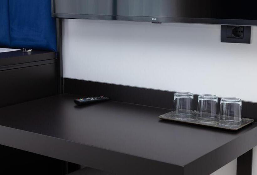 デラックストリプルルーム, Lans