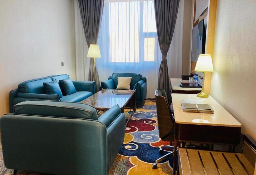 اتاق لوکس, Mazaalai