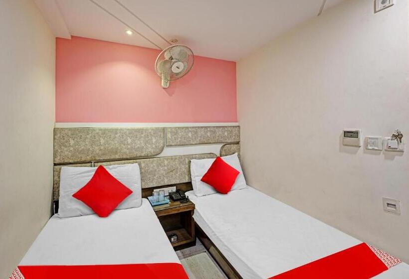 トリプルクラシックルーム, Oyo Flagship 81157  Le Cashew