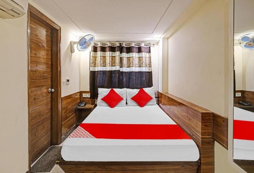 トリプルクラシックルーム, Oyo Flagship 81157  Le Cashew