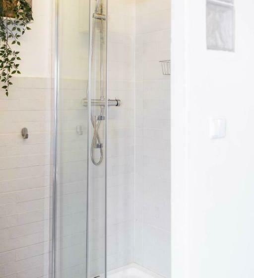 اتاق استاندارد, Kirana House