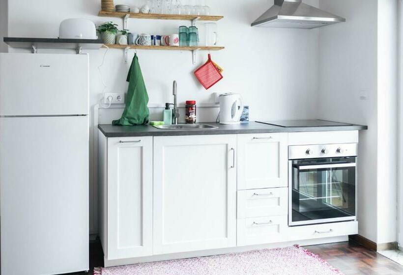 اتاق استاندارد, Kirana House