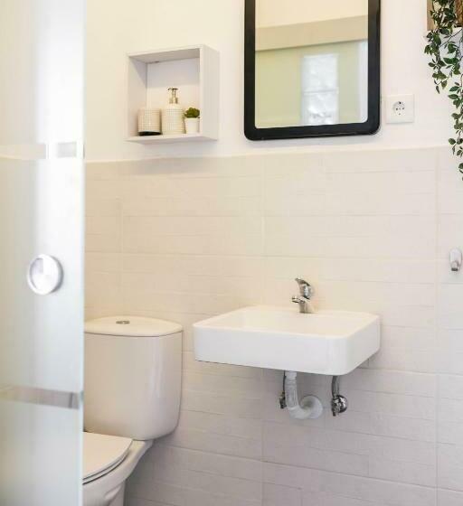 اتاق استاندارد, Kirana House