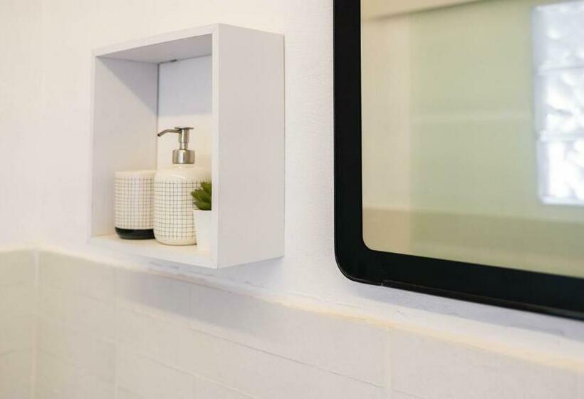 اتاق استاندارد, Kirana House