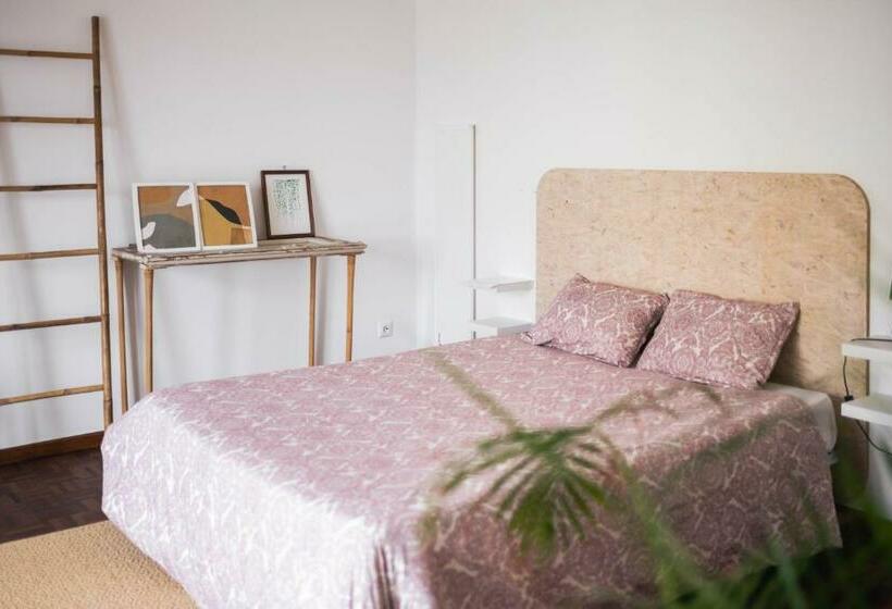 اتاق استاندارد با سرویس بهداشتی مشترک, Kirana House