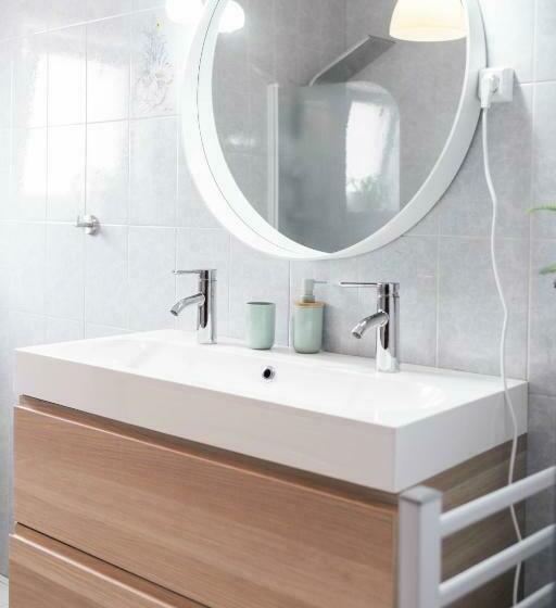 اتاق استاندارد با سرویس بهداشتی مشترک, Kirana House