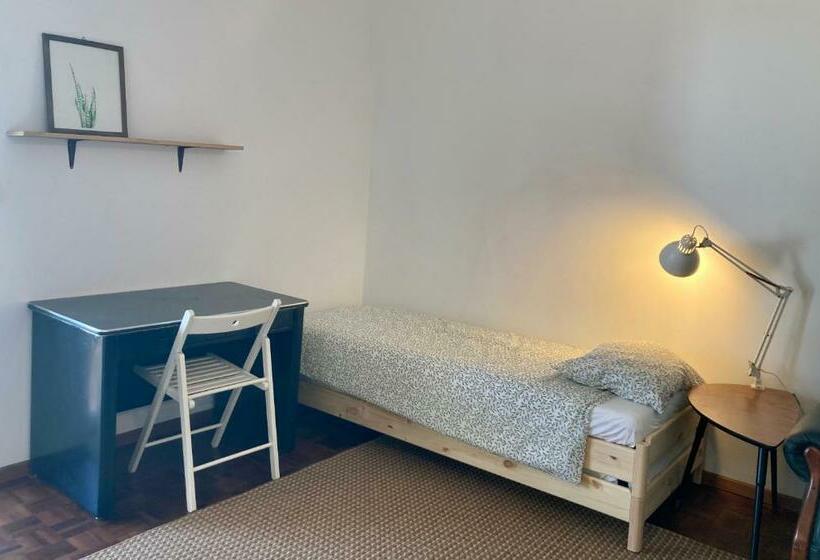 اتاق خانوادگی با سرویس بهداشتی مشترک, Kirana House