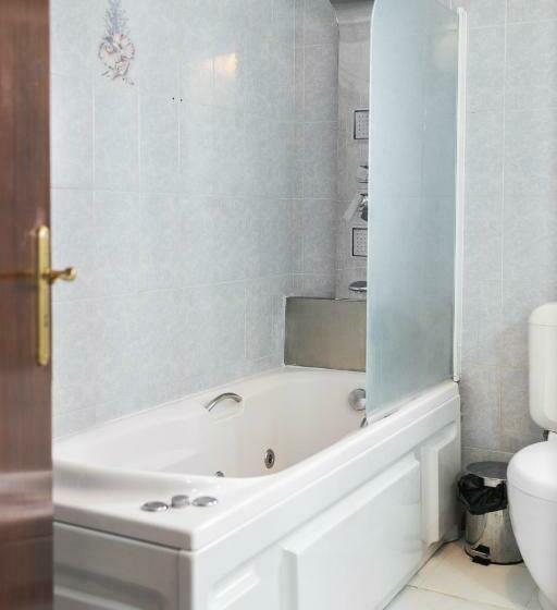 اتاق خانوادگی با سرویس بهداشتی مشترک, Kirana House