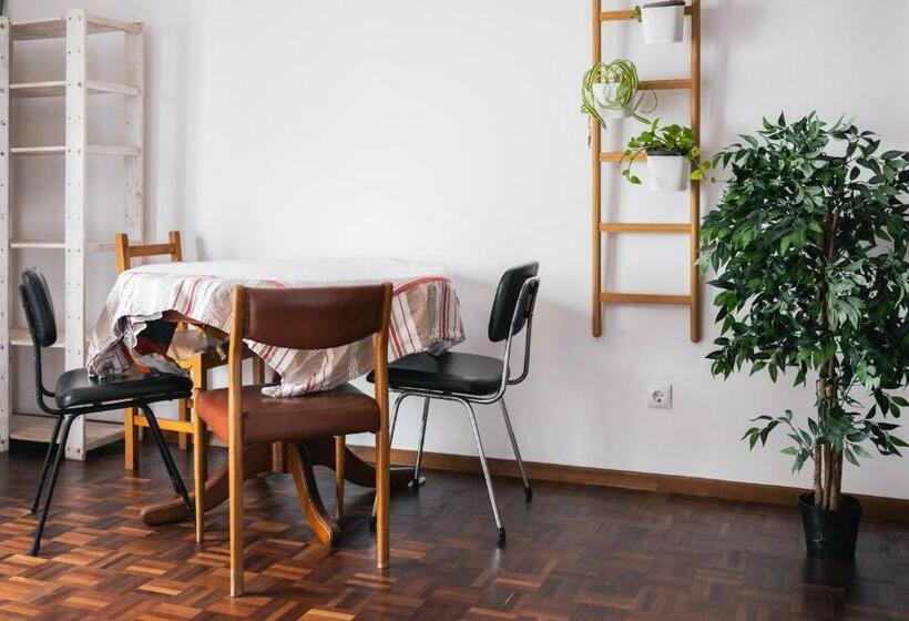 اتاق خانوادگی با سرویس بهداشتی مشترک, Kirana House