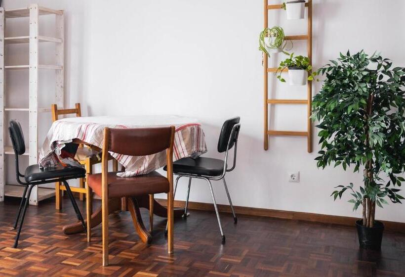 اتاق استاندارد با سرویس بهداشتی مشترک, Kirana House