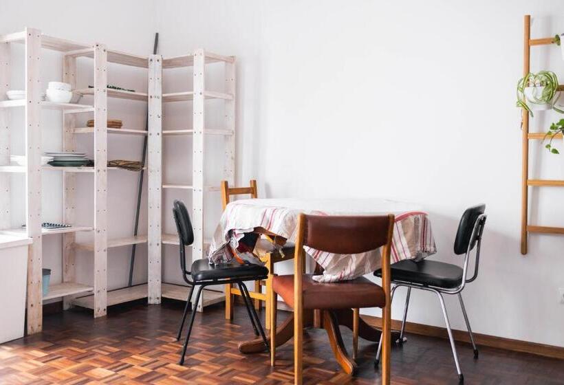 اتاق خانوادگی با سرویس بهداشتی مشترک, Kirana House