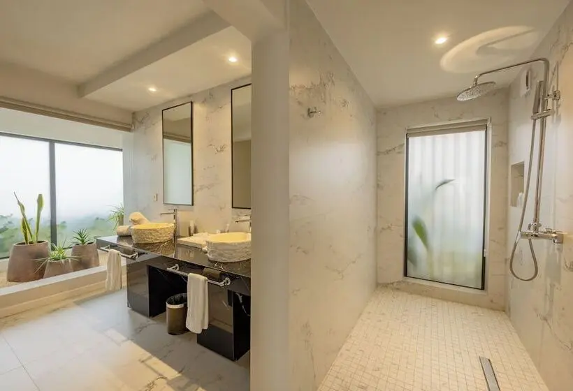 سوئیت سینیور, Sea Diamond Boutique Hotel & Spa