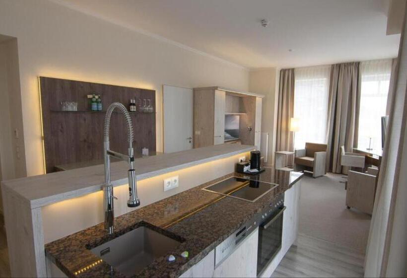 جناح, Arkadenhaus   Hotel Freiherr Von Schwarzenberg