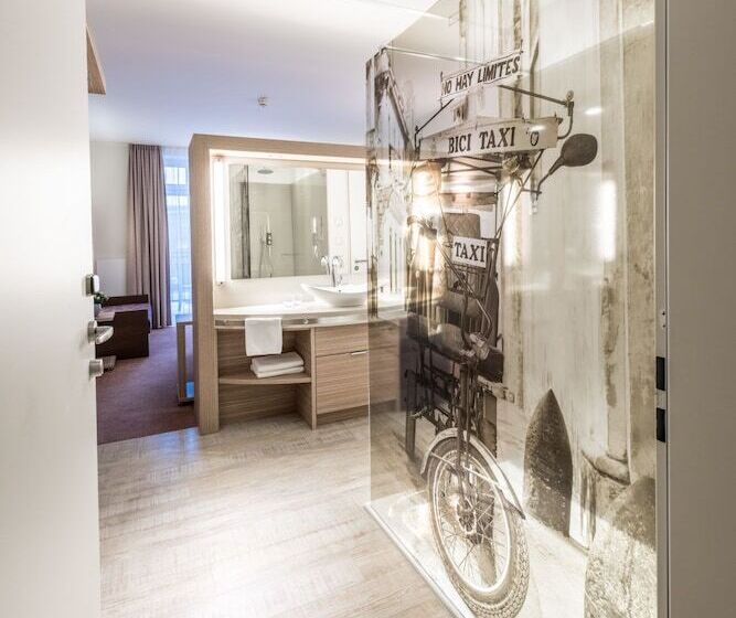 جناح, Arkadenhaus   Hotel Freiherr Von Schwarzenberg