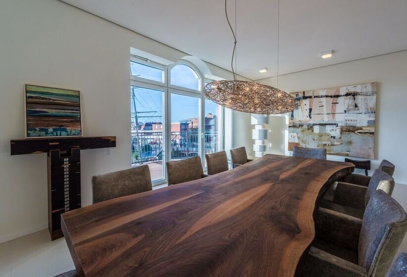 جناح, Arkadenhaus   Hotel Freiherr Von Schwarzenberg