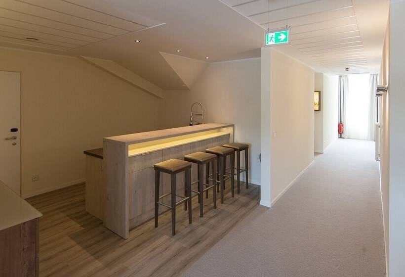 جناح, Arkadenhaus   Hotel Freiherr Von Schwarzenberg