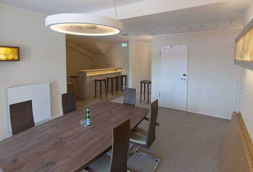 جناح, Arkadenhaus   Hotel Freiherr Von Schwarzenberg