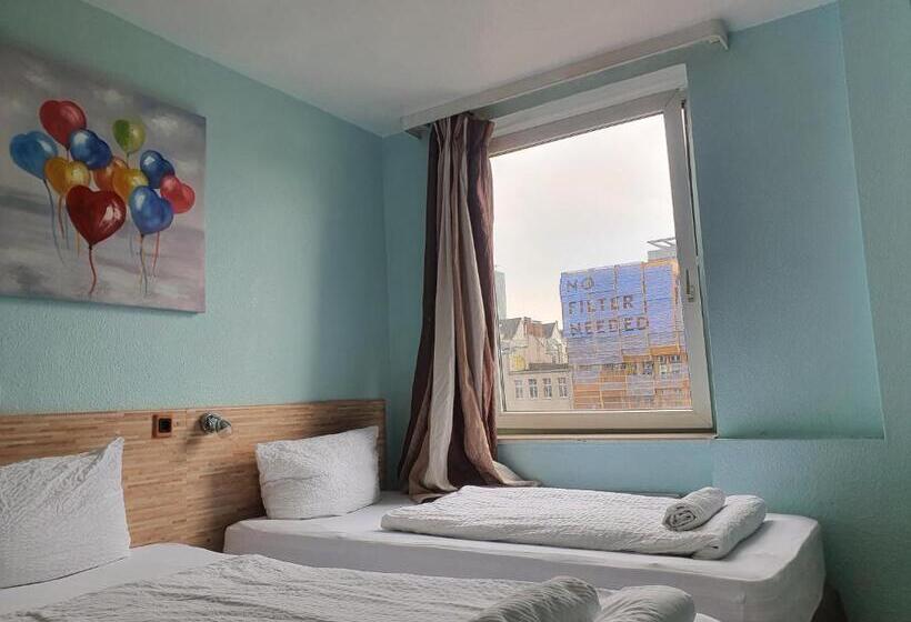Quarto Triplo Estandar, Ambiente By Next Inn