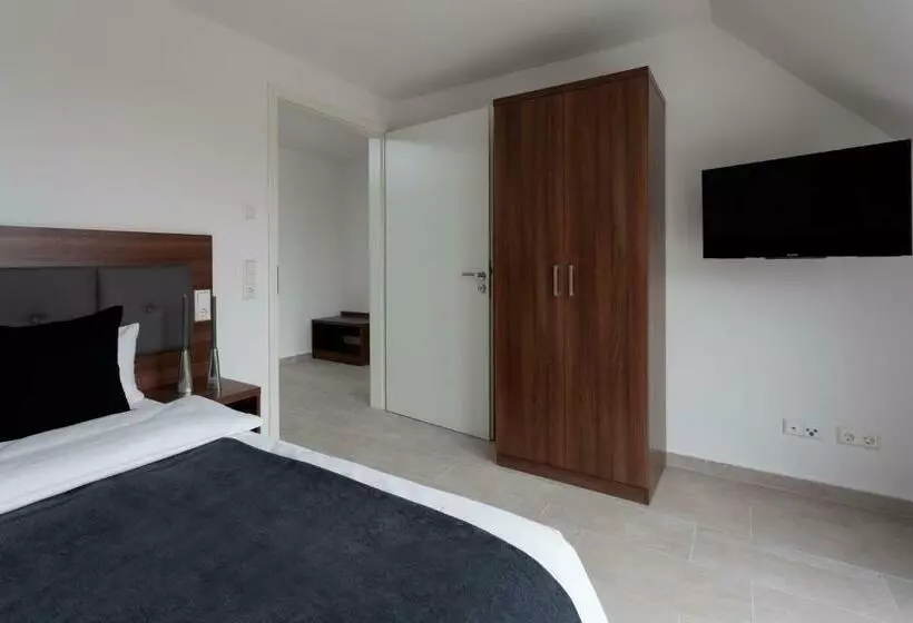 Standard-studio, Amelie Chez Inez
