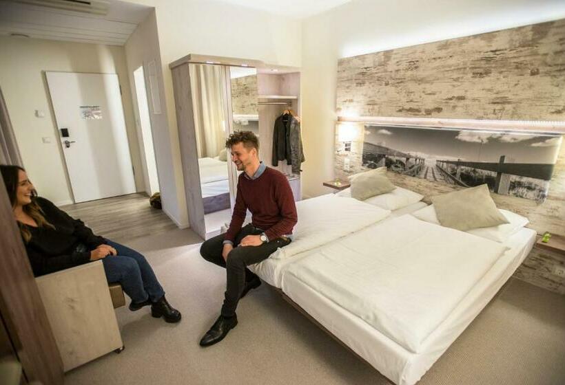 غرفة ديلوكس مزودة بشرفة, Arkadenhaus   Hotel Freiherr Von Schwarzenberg