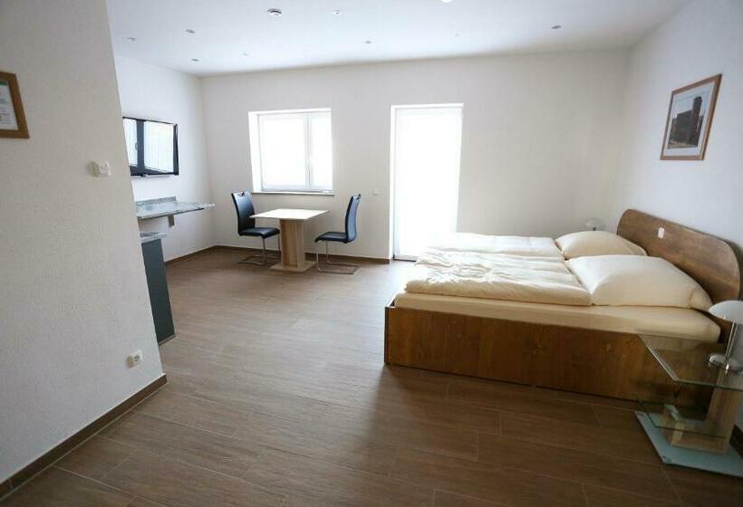 Номер Стандарт с Балконом, Boardinghouse Schellenberg