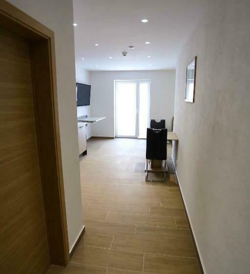 Номер Стандарт Индивидуальный с Балконом, Boardinghouse Schellenberg