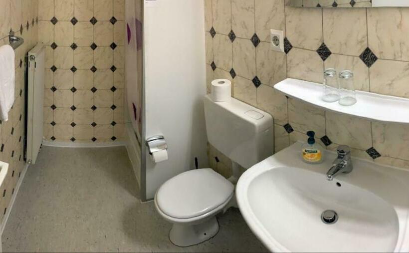 Номер Стандарт, Die Gurkenscheune Frühstückspension