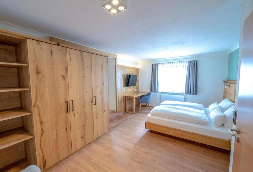 Family Suite, Glas