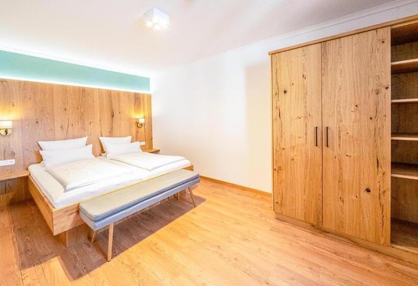 Family Suite, Glas