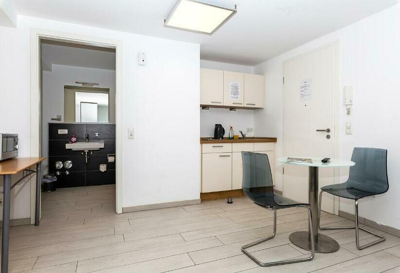 דירת חדר, Havana