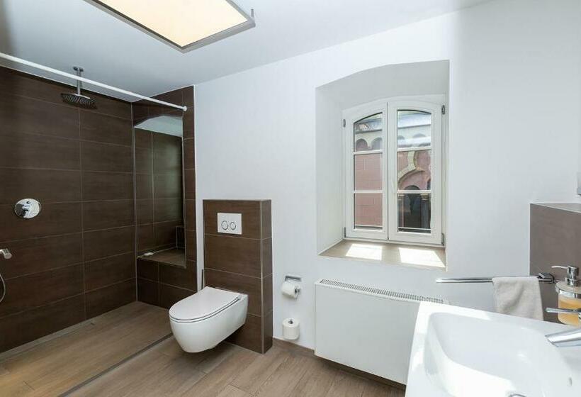 דירת חדר, Havana