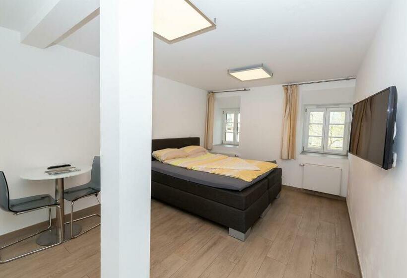 דירת חדר, Havana