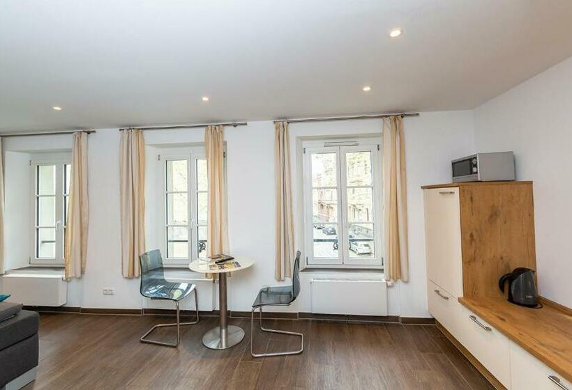 דירת חדר, Havana