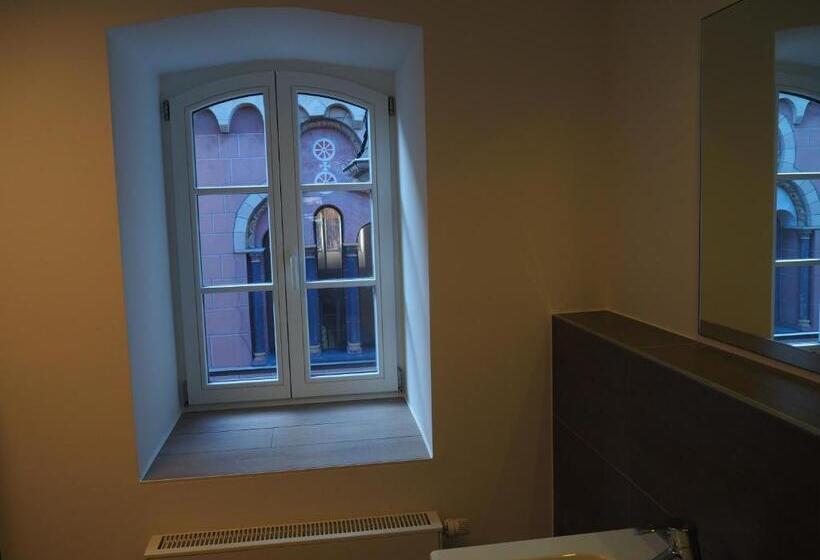 דירת חדר, Havana