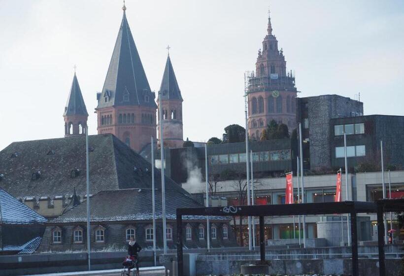 דירת חדר, Havana