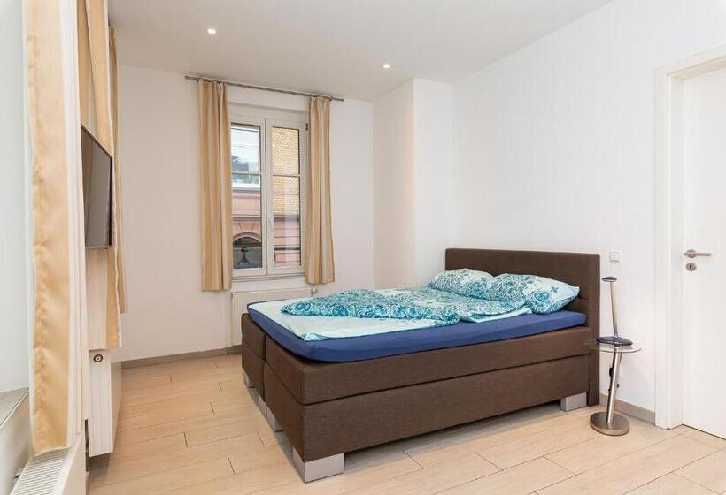 דירת חדר, Havana