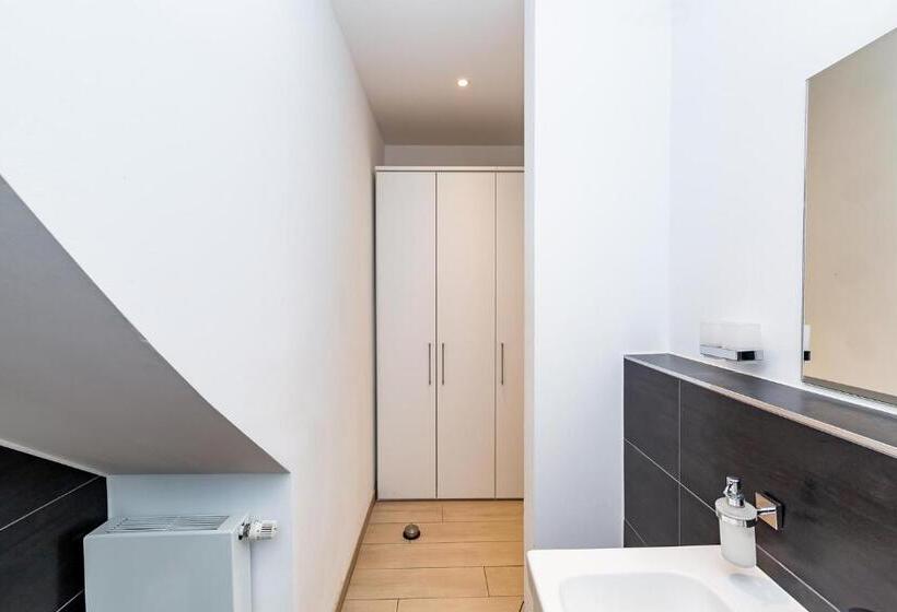 דירת חדר, Havana