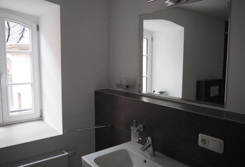 דירת חדר, Havana