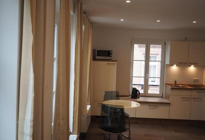 דירת חדר, Havana